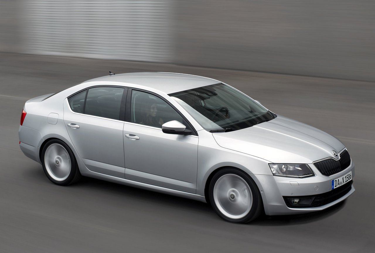 SKODA OCTAVIA Srebrna